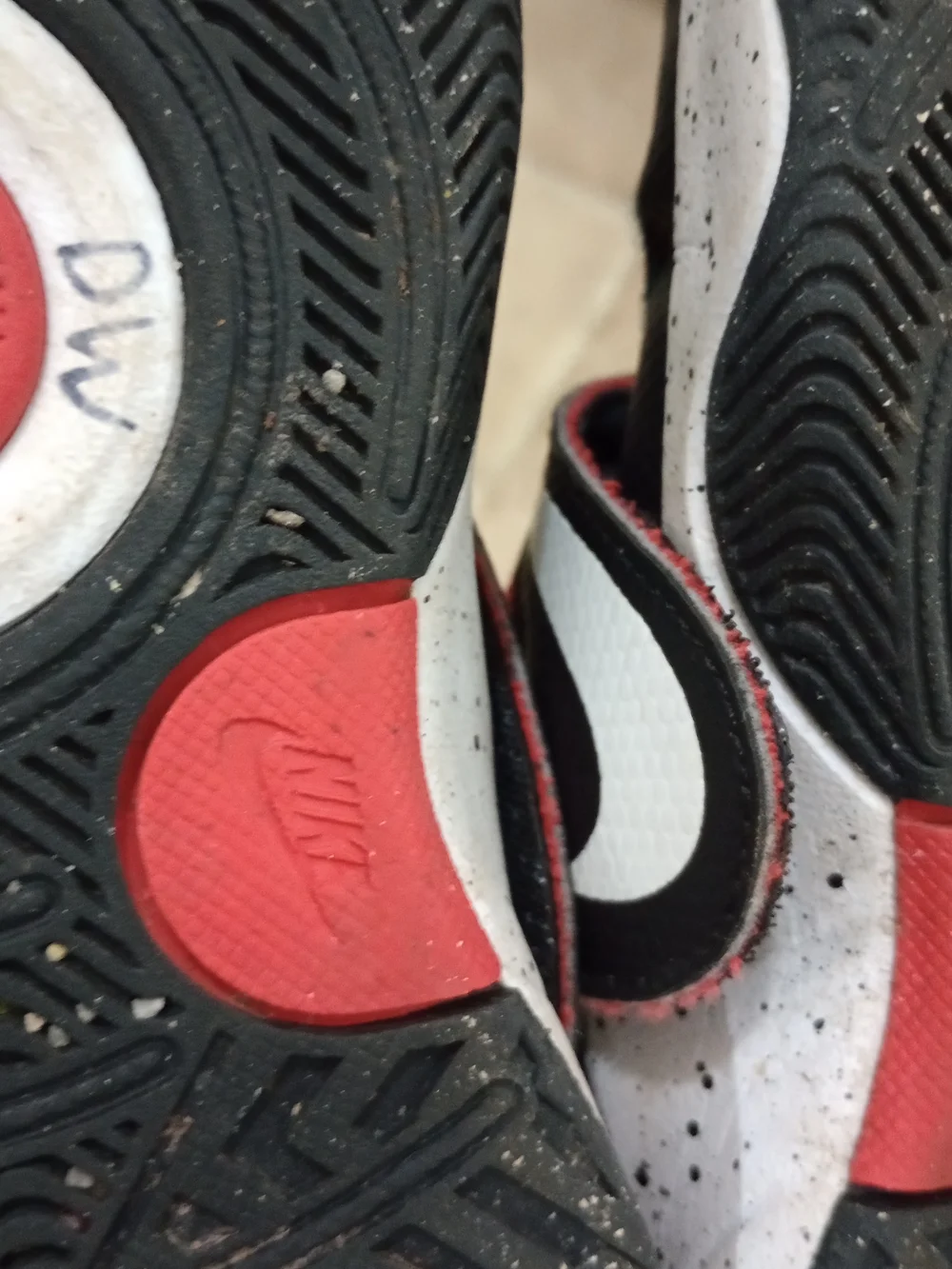 black and red Nike Team Hustle D 11 sneakers In a wide hook-and-loop strap 12C - Picture 4 of 6